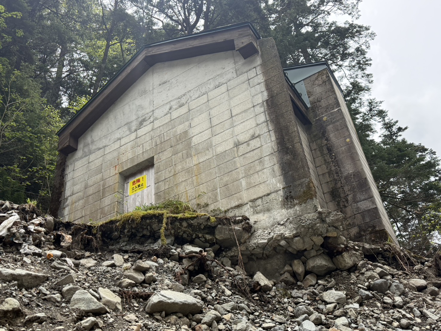 滝谷避難小屋について